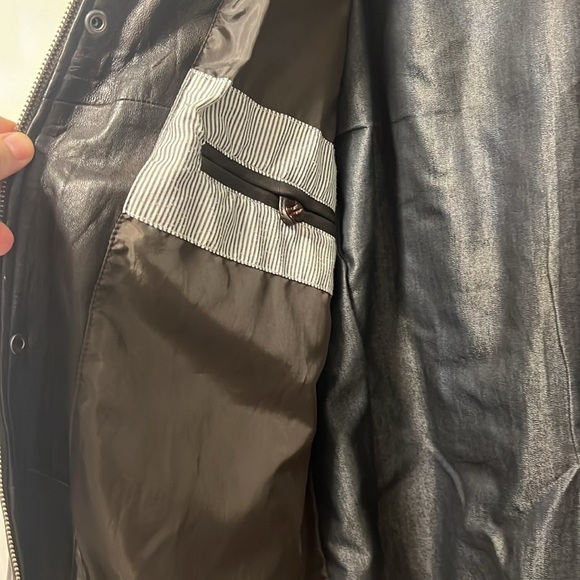 Danier size L leather jacket - Picture 10 of 13